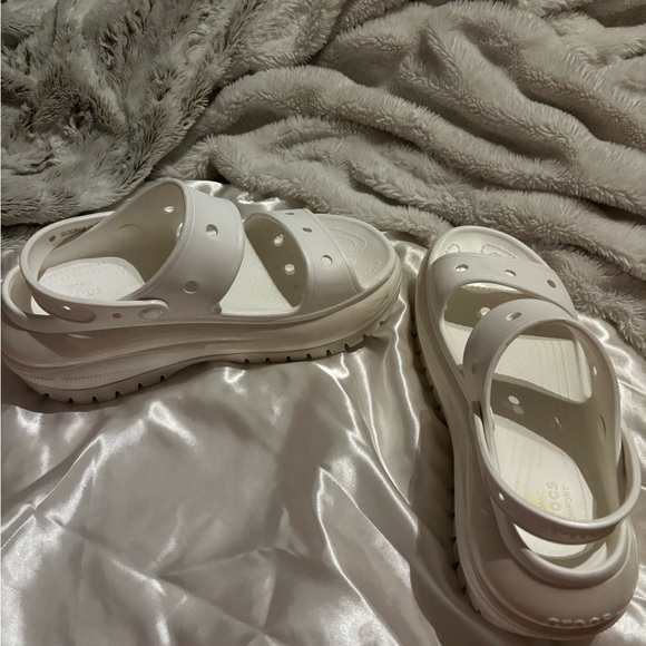 CROCS Women's Mega Crush Sandal - Picture 8 of 8